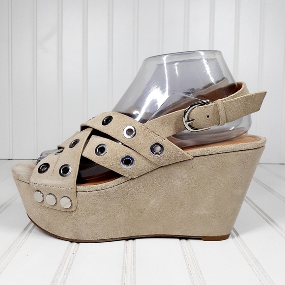 Marc Fisher LTD Bloom Grommet Tan Suede Leather Platform Sandals D167 - Picture 1 of 13